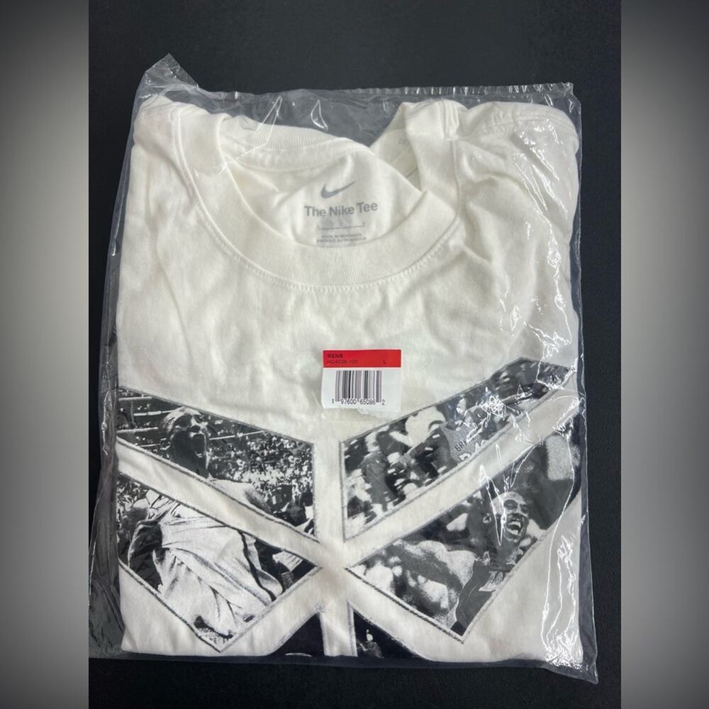 NWT Nike Statue Unveil T-Shirt L